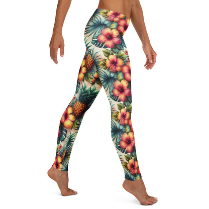 Tropical print leggings with pineapple and floral leaf pattern, ankle-length fitted look