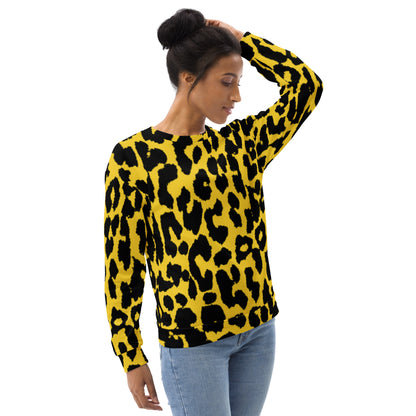 Leopard print sweatshirt worn by a woman, yellow with black spots, long sleeves and crew neck