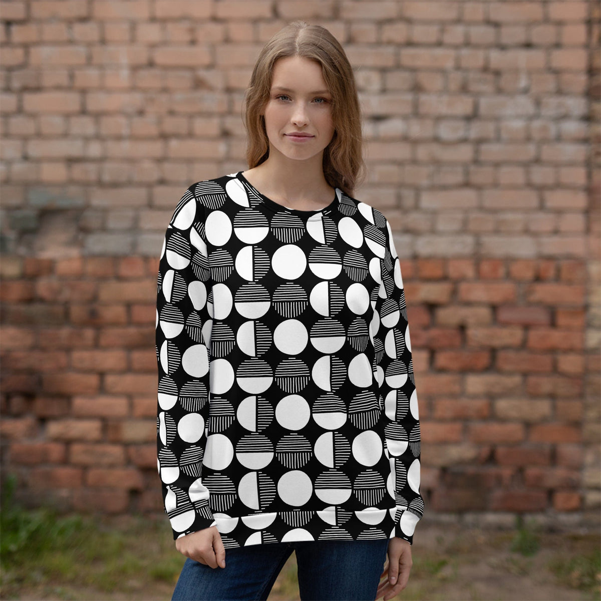 Black base geometric sweatshirt with white circle pattern, crew neck and long sleeves.