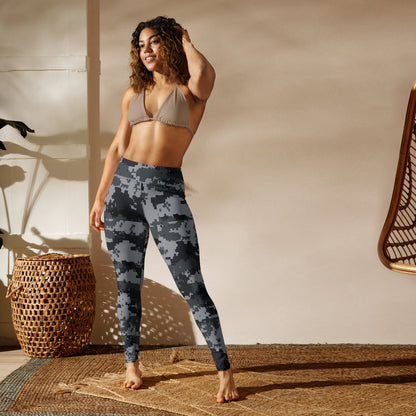 Digital camo yoga leggings in dark gray and black, high waist, full-length