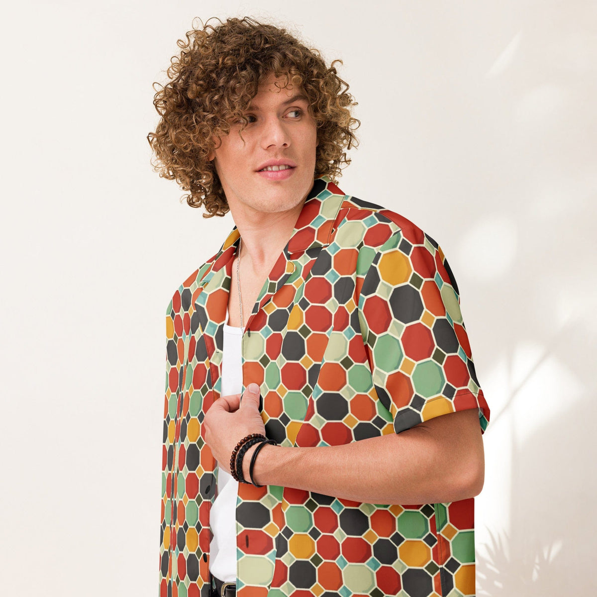 Multicolor patterned short-sleeve button-up shirt with collar and front buttons