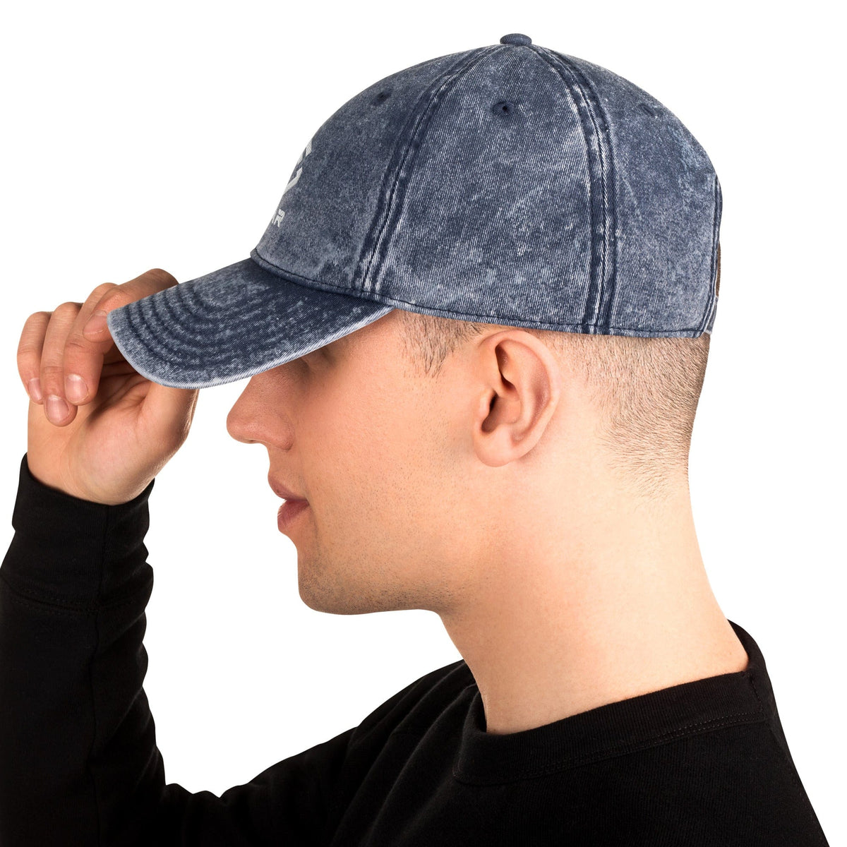 Blue vintage cotton twill cap with curved brim and embroidered front logo