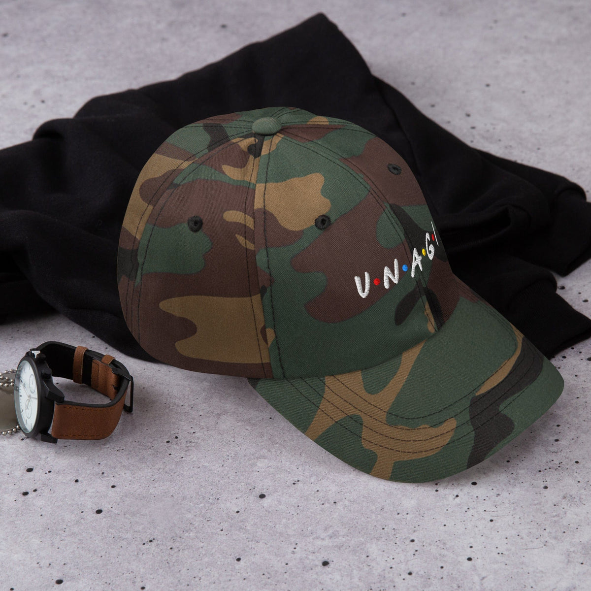Embroidered baseball cap in camo green-brown with curved brim and front logo